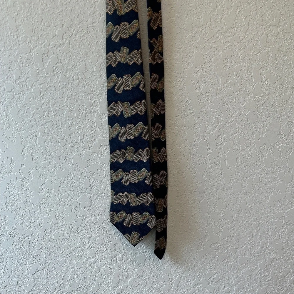 Vintage The Metropolitan Museum of Art 100% Imported Silk Tie